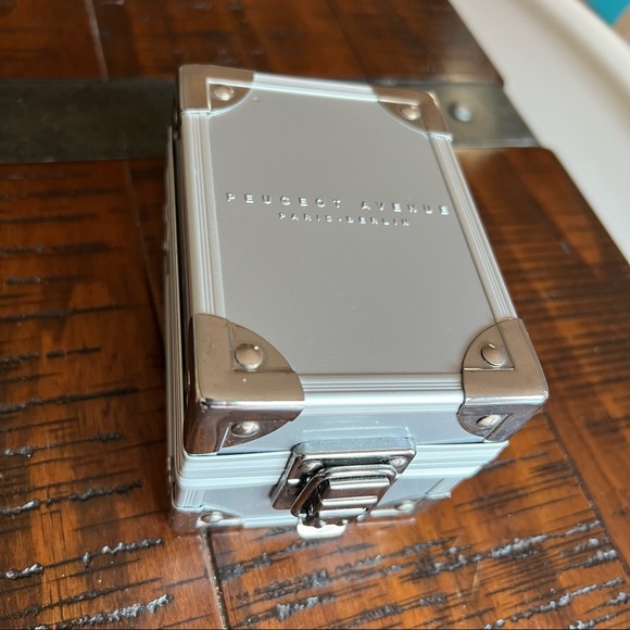 Peugeot Avenue Paris Watch - Picture 5 of 8